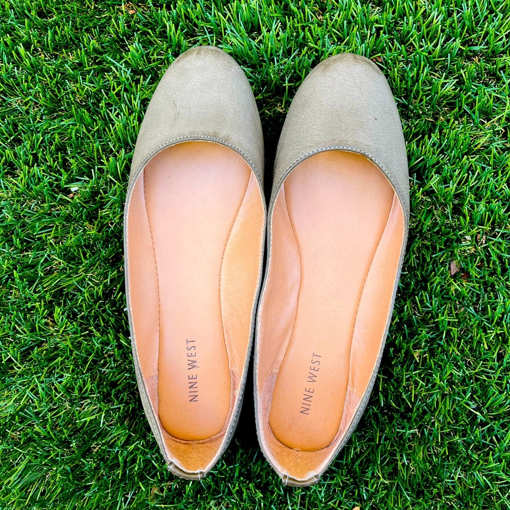 🍁💗Nine West size 8 taupe flats 💗🍁 worn a few times only, great condition